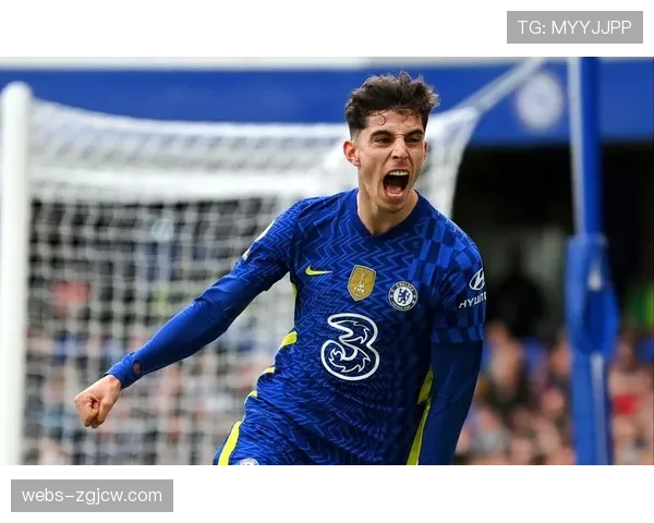 特写：终场前切尔西前锋哈弗茨回追至底线完成关键拦截